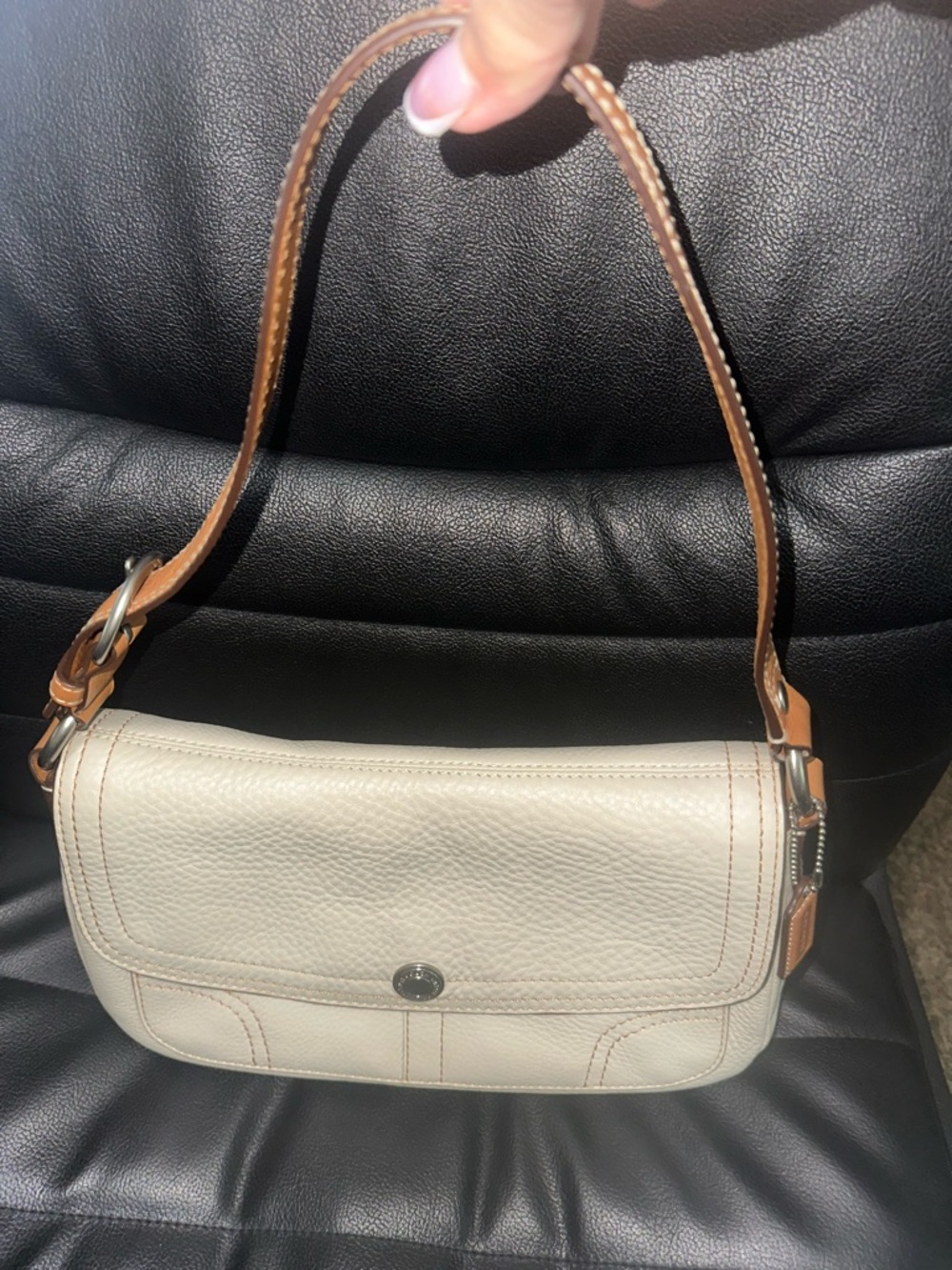 Vintage Coach Chelsea Cream Leather Shoulder Bag with Tan Strap F12336